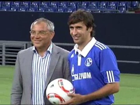 Raúl cambia el blanco por el azul de Schalke 04