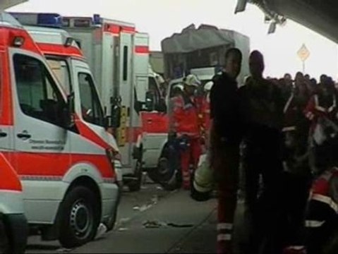 Al menos 15 muertos en una avalancha en la 'Loveparade' alemana