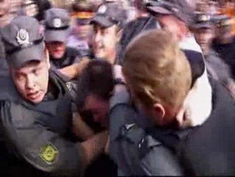 Alrededor de 100 detenidos en protestas de la oposición en Rusia