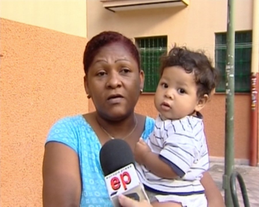 Ocho heridos leves tras incendiarse su vivienda