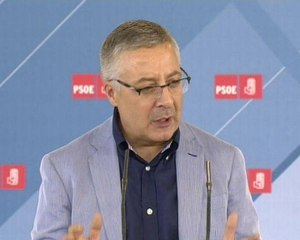 "Rajoy agacha la cabeza cuando hay un problema"