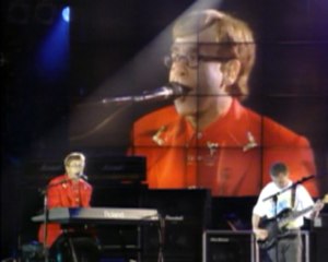 Elthon John habla sobre sus adicciones