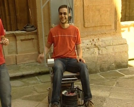 Silla de ruedas controlada por teléfono móvil