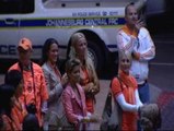 Los holandeses reciben un caluroso recibimiento de sus mujeres