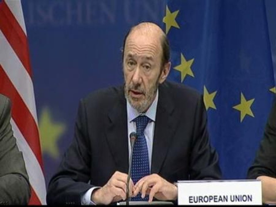 Rubalcaba firma el acuerdo UE-EEUU para la transferencia de datos de mensajería financiera