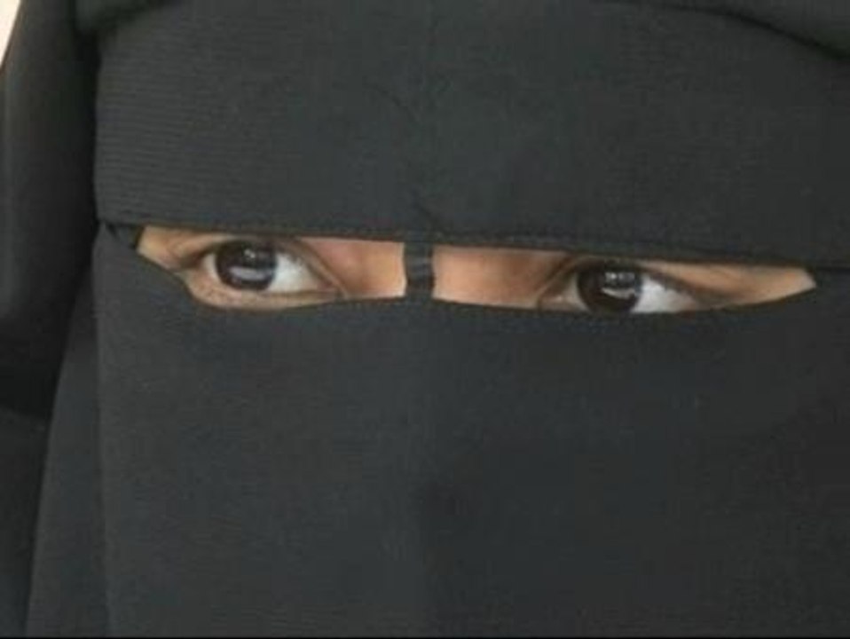 La prohibición del burka en los espacios públicos, más cerca