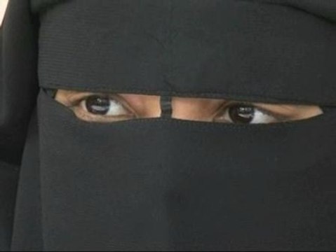 La prohibición del burka en los espacios públicos, más cerca