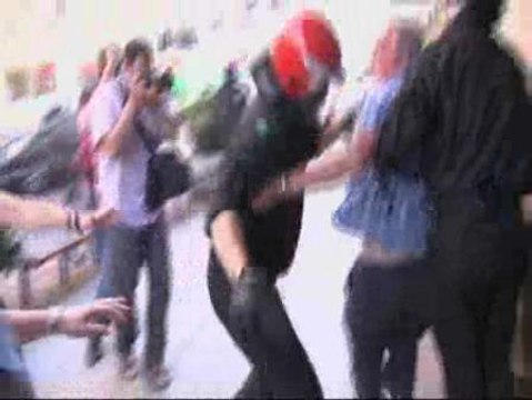 A porrazos contra los piquetes