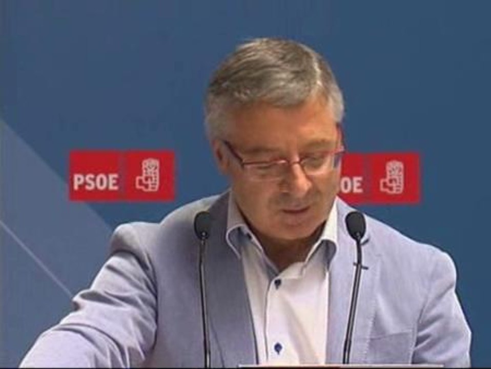 Blanco: "Rajoy se ha convertido en la vuvuzela de la crisis"