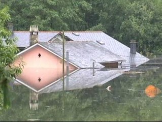 El Ejército intenta achicar agua en Asturias