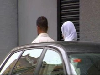 Girona y Tarragona votan hoy una moción que impedirá llevar el burka en las instalaciones públicas