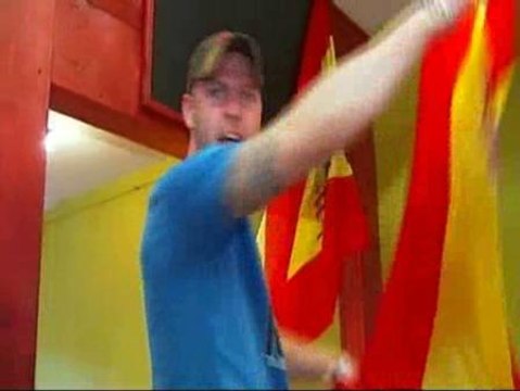 Calles vacías y bares llenos con 'la roja'