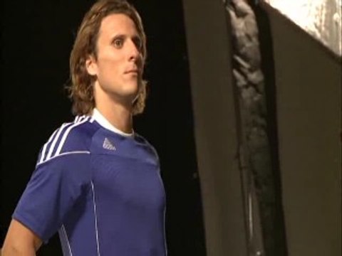 Forlán: Tenemos que ser un equipo compacto