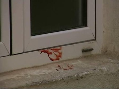 Un hombre mata a su mujer y a su hijo en Almería y luego se tira por la ventana