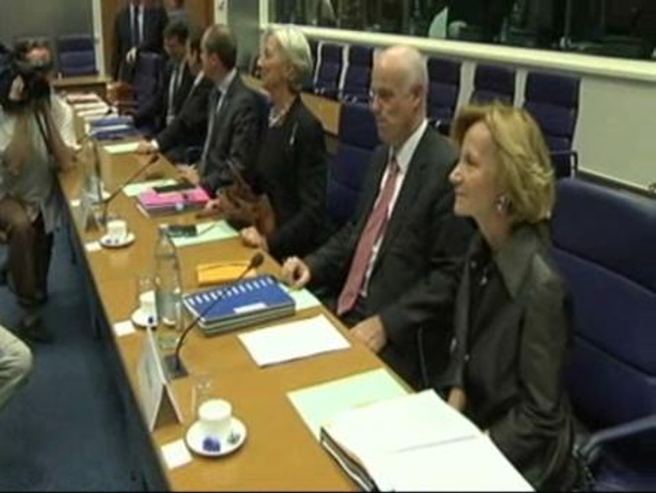 El eurogrupo pide a España más ajustes para 2011, reformar el mercado laboral y las pensiones