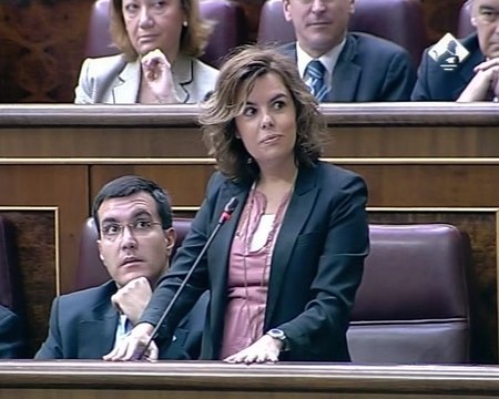 Soraya usa críticas de propios socialistas