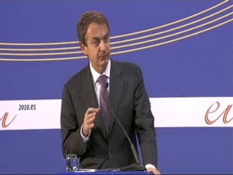 Zapatero no dará marcha atrás en la congelación de las pensiones