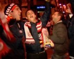 Los aficionados celebran la victoria del Atlético