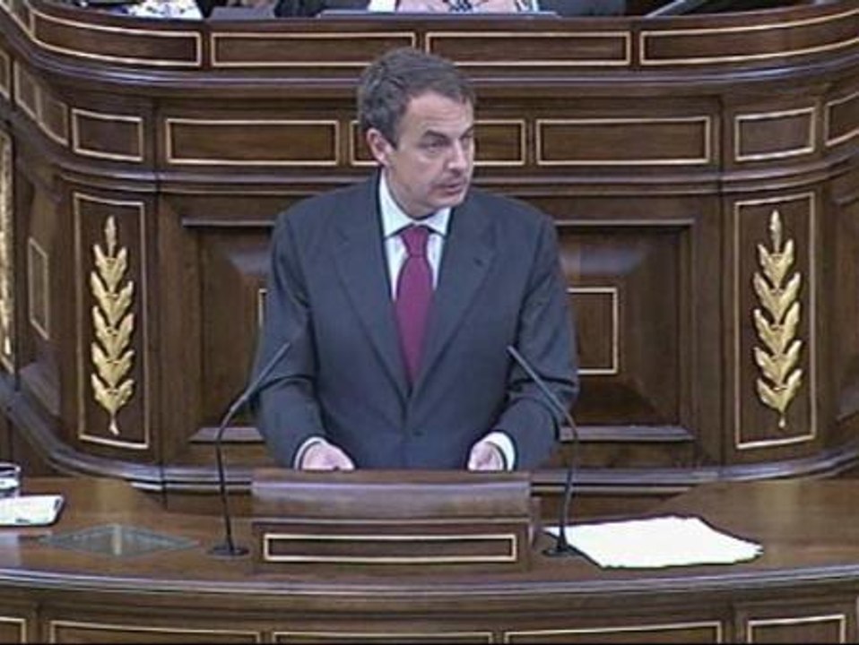 Zapatero reduce el sueldo a los funcionarios