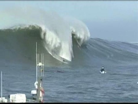 El sudafricano Grant 'Twiggy' Baker corona las olas gigantes del año