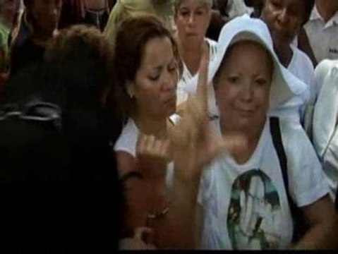 Simpatizantes de Castro impiden que las Damas de Blanco se manifiesten