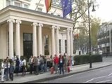 Concentración en Londres frente a la embajada española a favor de Garzón