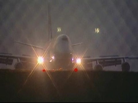 Aviones de prueba vuelan sobre las cenizas del volcán sin complicaciones