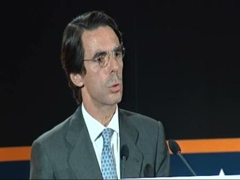 Aznar: El paro, la crisis y el despilfarro forman parte del ADN del socialismo español