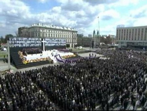 Polonia homenajea a las víctimas del accidente aéreo