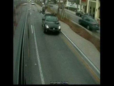 Espectaculares imágenes de un atropello en Florida
