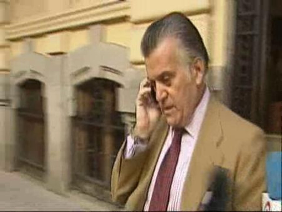 Bárcenas dimite y Rajoy rompe su silencio