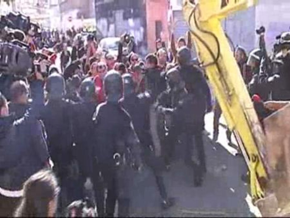 Segundo día de duros enfrentamientos en El Cabanyal