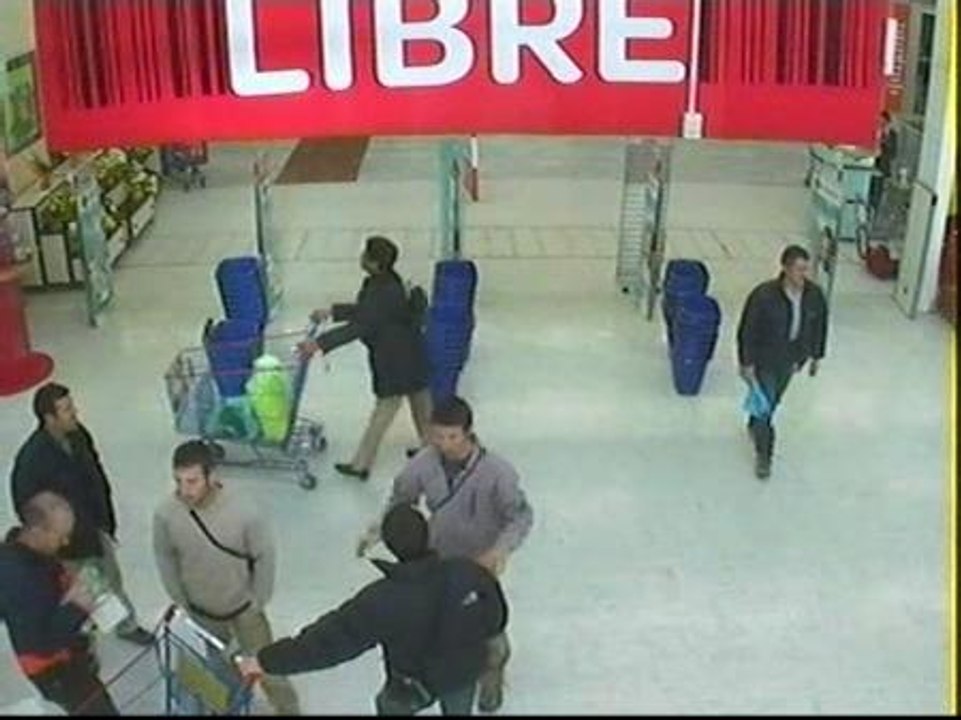 amiliares y vecinos de los bomberos catalanes sorprendidos ante la confusión