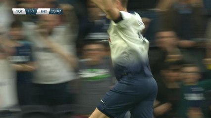 Tottenham - Le superbe geste de Keane dans le match des légendes !