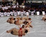 Antitaurinos se desnudan en el centro de Madrid