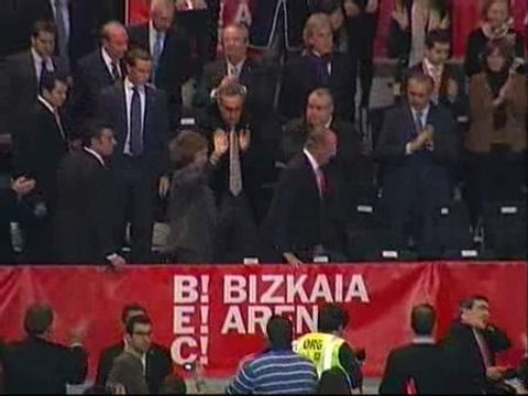 Pitada a los reyes y gritos de fuera, fuera