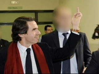 El &#039;dedo&#039; de Aznar provoca reacciones opuestas entre socialistas y populares