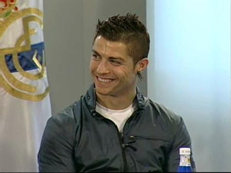 Esperanza Aguirre felicita a Cristiano Ronaldo en portugués