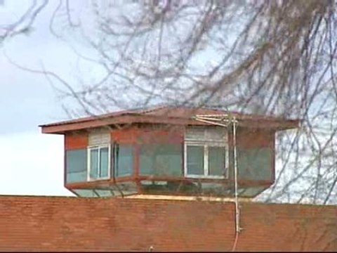 Dos presos logran fugarse de la cárcel de Sevilla