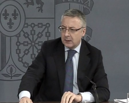 Blanco arremete contra controladores aéreos