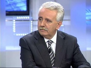 "Un empresario con tantos problemas, lo lógico, es que deje el cargo"
