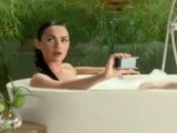 Megan Fox usa una 'doble' para sus dedos en un anuncio de Motorola