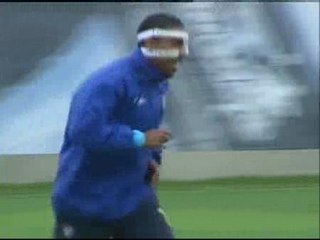 Mtiliga entrena con máscara