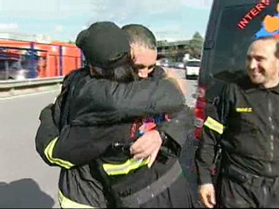 Llegan a España los primeros equipos de rescate que han colaborado en Haití