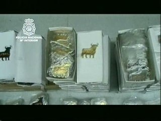 Desmantelada una red asiática que falsificaba productos con el toro de Osborne