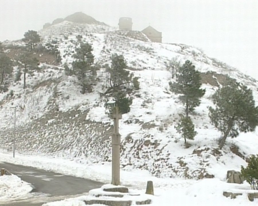 La nieve deja pueblos incomunicados
