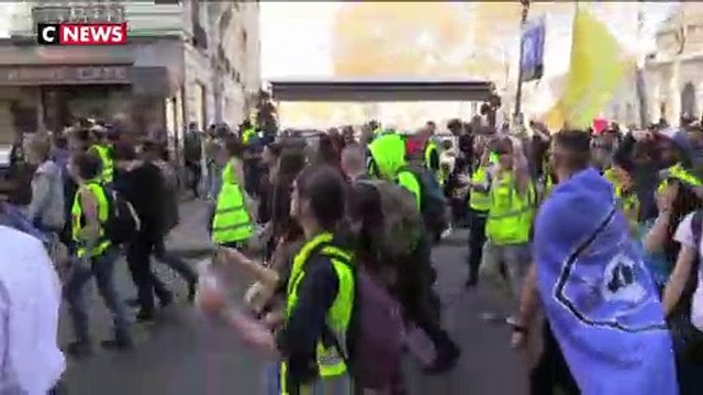 Gilets jaunes : une manifestation dans le calme à Paris