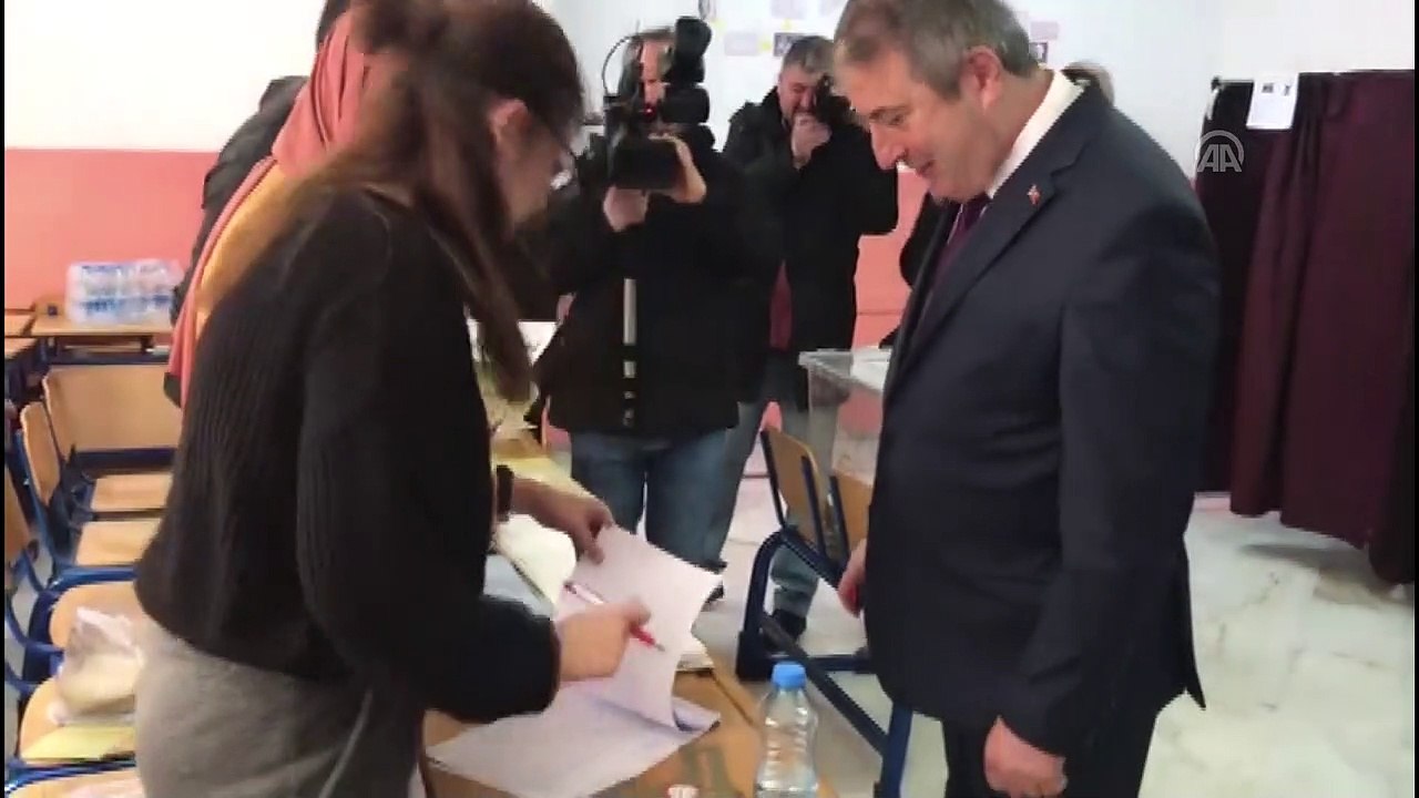 AK Parti Sarıyer Belediye Başkan adayı Salih Bayraktar oyunu kullandı - İSTANBUL