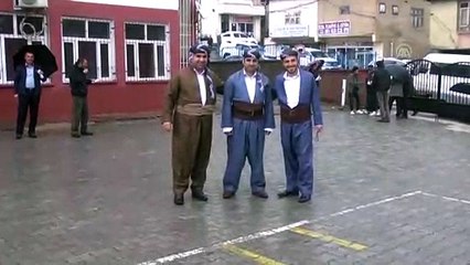 Türkiye sandık başında - Yöresel kıyafetlerle oy kullandılar - HAKKARİ