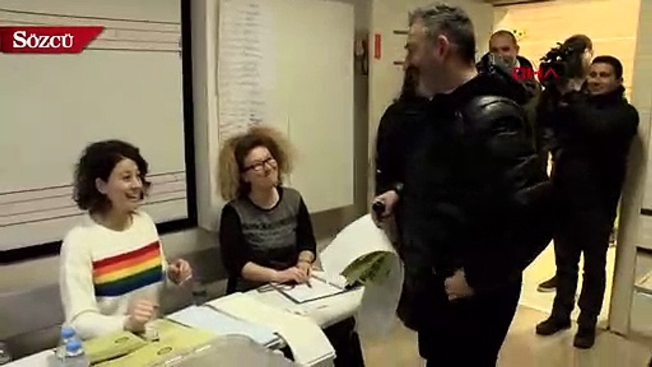 Cem Yılmaz oy kullandı